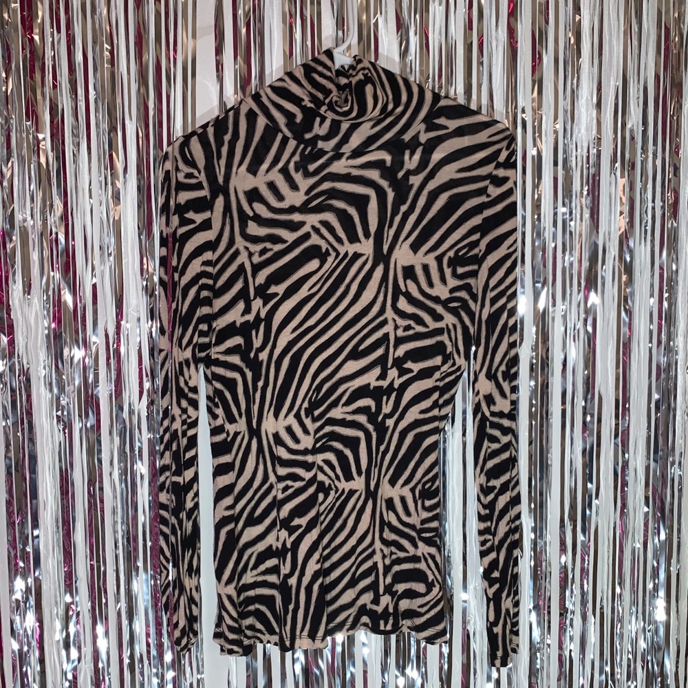 zebra turtleneck!